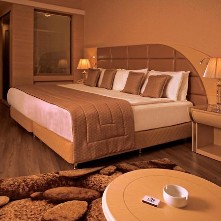 Eser Premium Hotel & Spa Buyukcekmece Exterior photo A room at the hotel