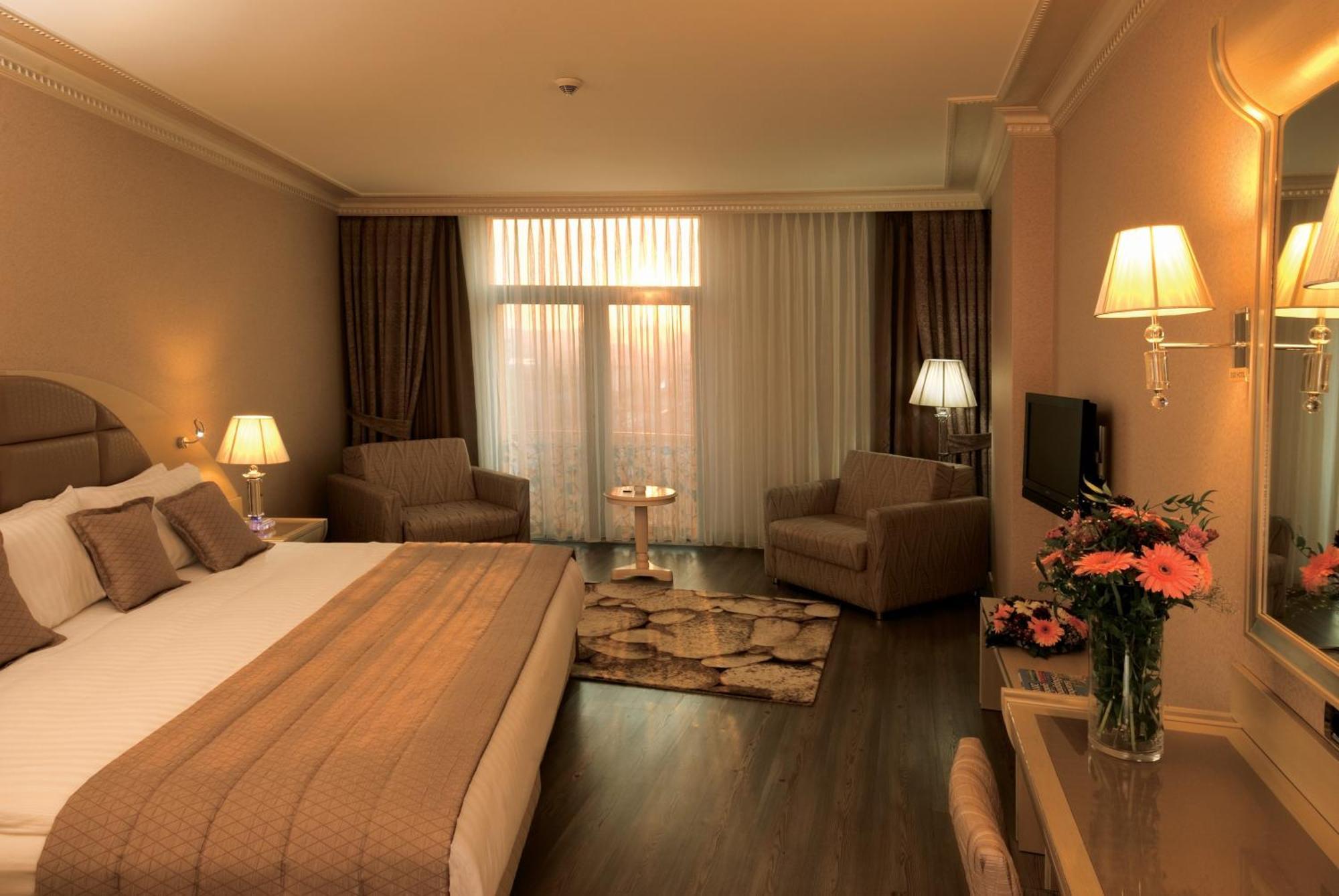 Eser Premium Hotel & Spa Buyukcekmece Exterior photo A room at the hotel
