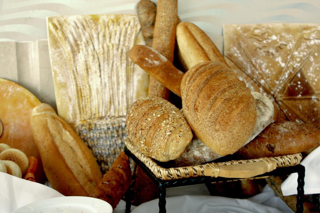 Eser Premium Hotel & Spa Buyukcekmece Exterior photo Bread