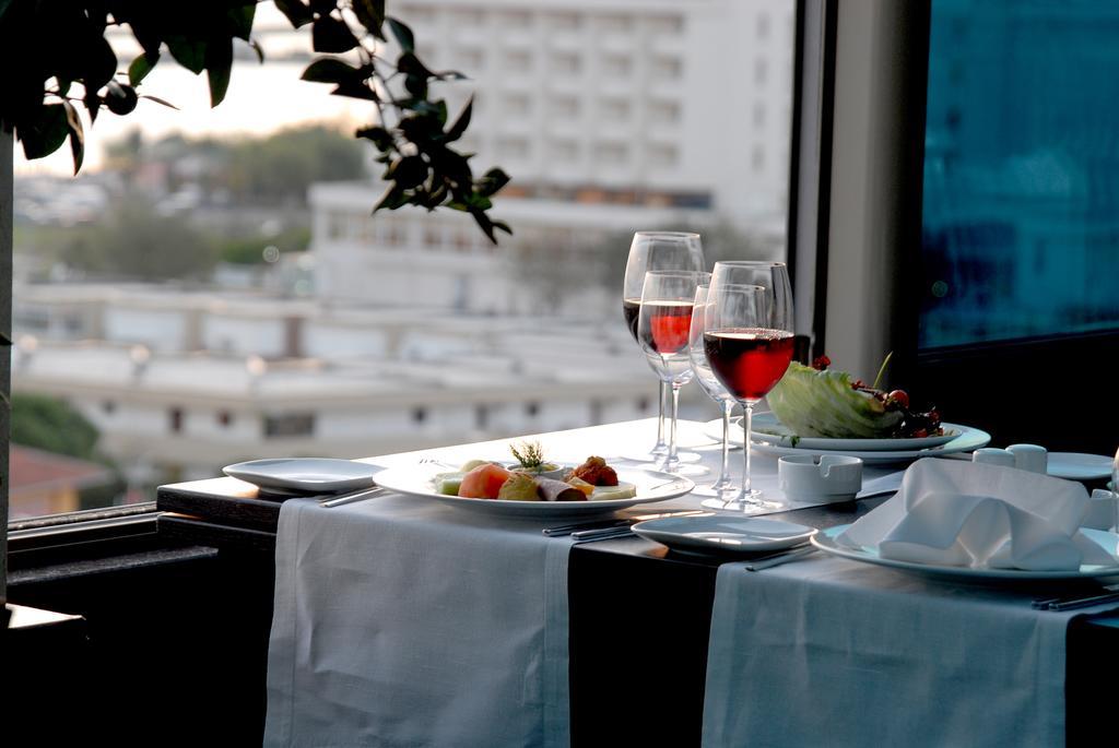 Eser Premium Hotel & Spa Buyukcekmece Exterior photo A table set for dinner