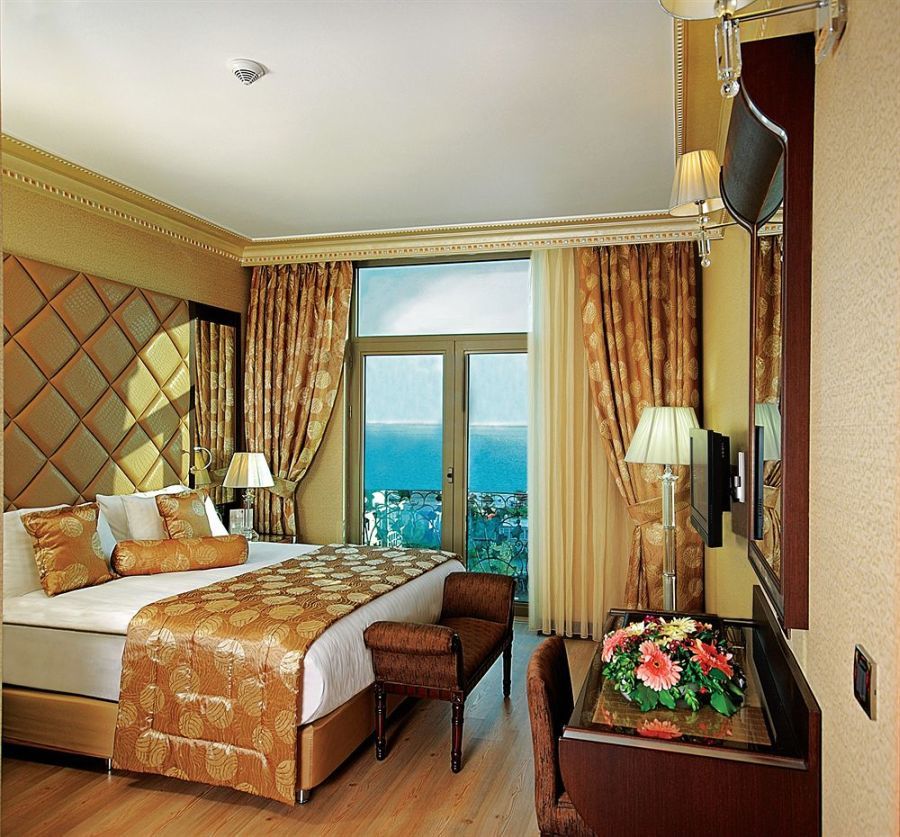 Eser Premium Hotel & Spa Buyukcekmece Exterior photo A room at the hotel