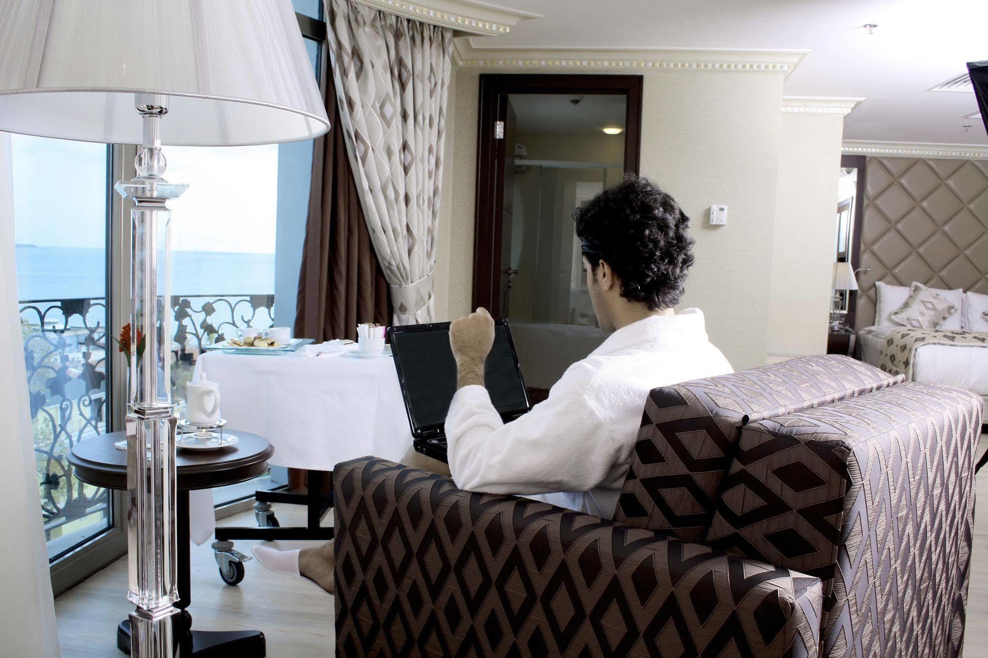 Eser Premium Hotel & Spa Buyukcekmece Exterior photo A guest using the hotel's Wi-Fi service