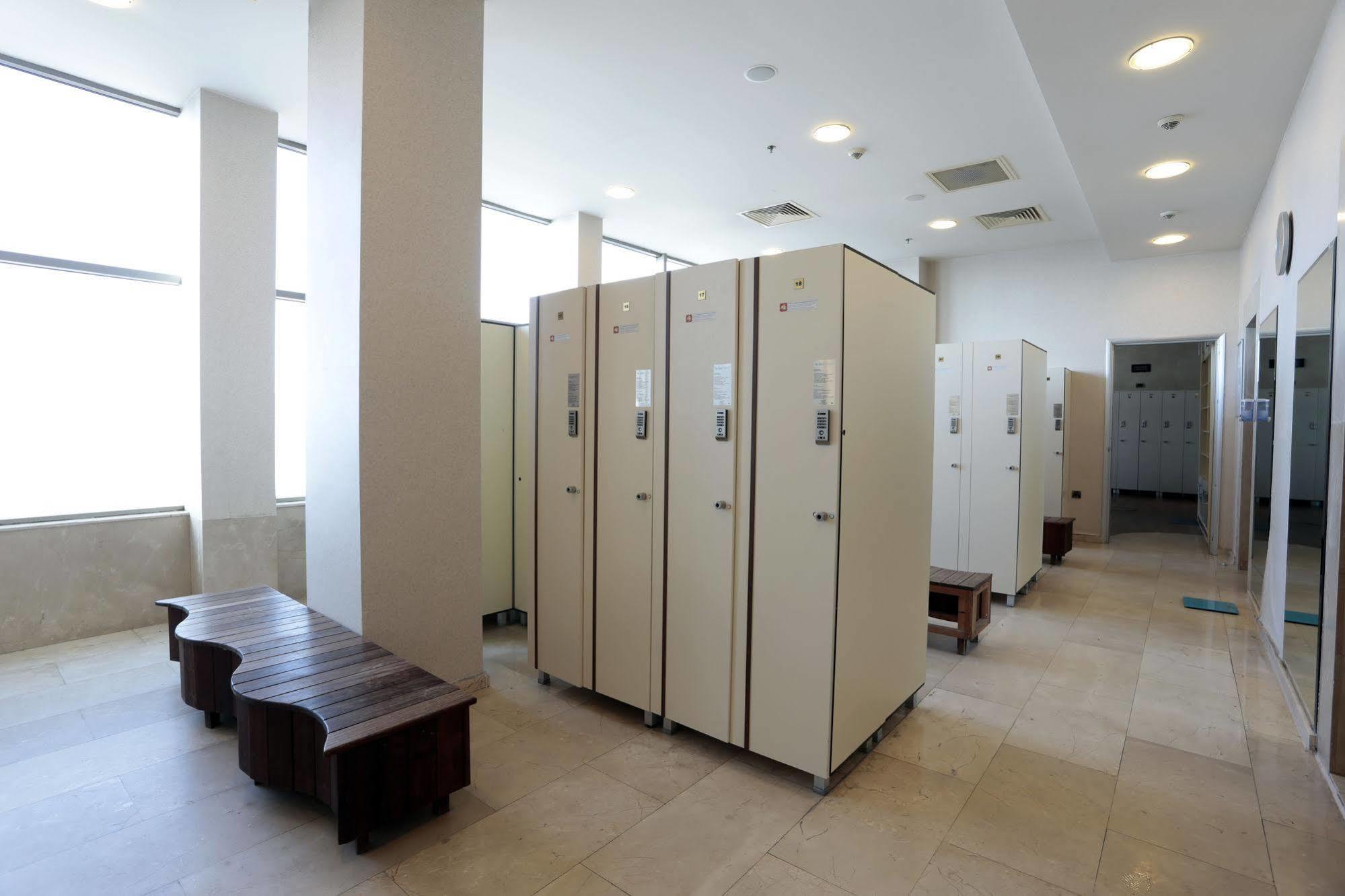 Eser Premium Hotel & Spa Buyukcekmece Exterior photo A locker room