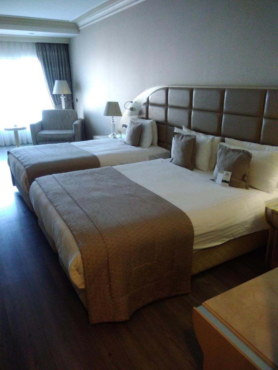 Eser Premium Hotel & Spa Buyukcekmece Exterior photo A room at the hotel
