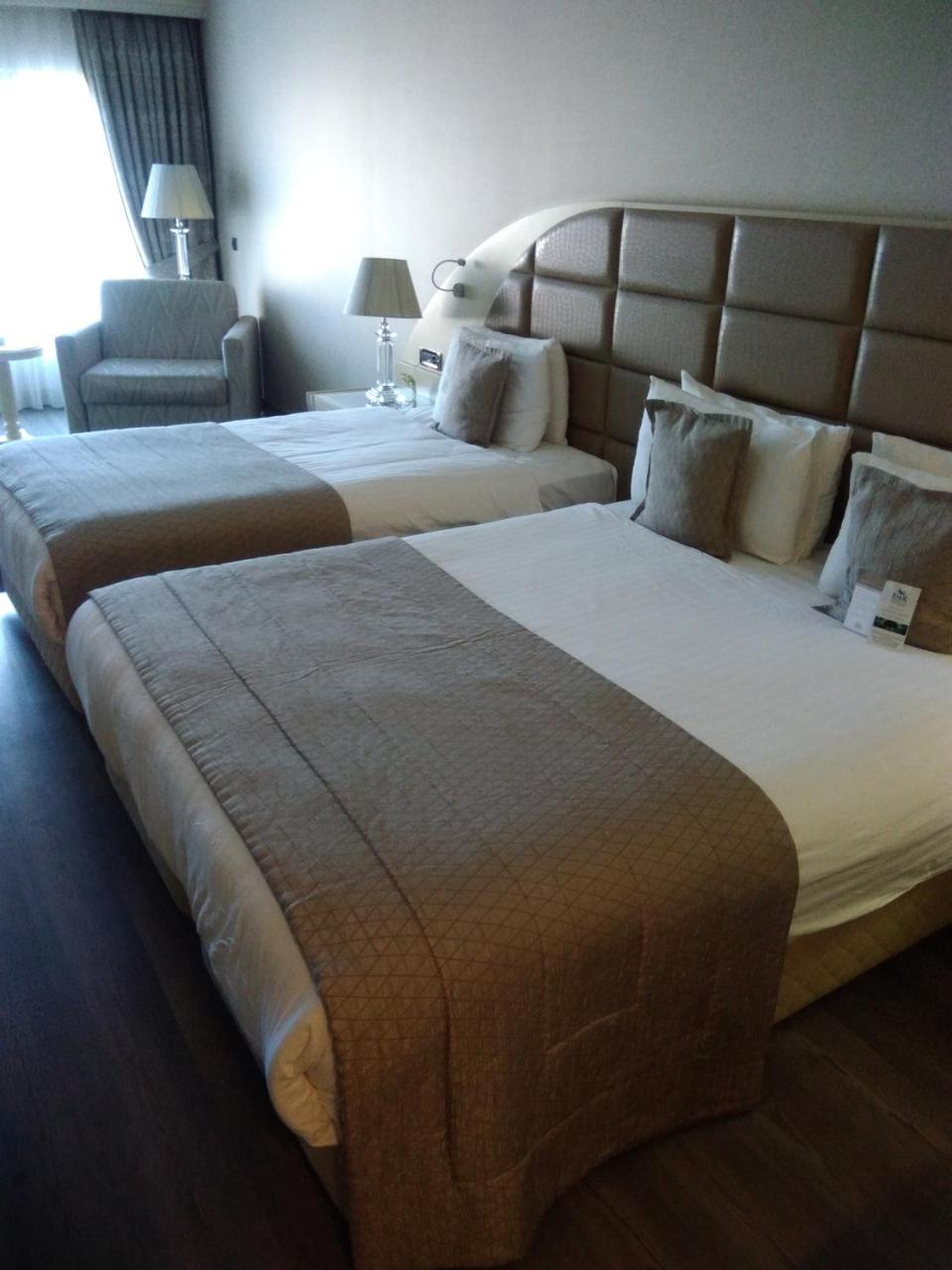 Eser Premium Hotel & Spa Buyukcekmece Exterior photo A bed runner